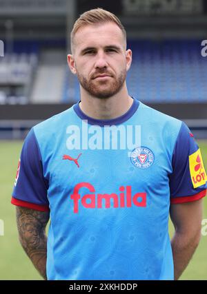 Kiel, Deutschland. Juli 2024. firo : 22.07.2024, Fußball, Fußball: 1.Bundesliga: Saison 2024/2025 Fotosession Holstein Kiel Marco Komenda, Portrait, Holstein Credit: dpa/Alamy Live News Stockfoto