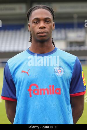 Kiel, Deutschland. Juli 2024. firo : 22.07.2024, Fußball, Fußball: 1.Bundesliga: Saison 2024/2025 Fotosession Holstein Kiel Aurel Wagbe Portrait, Holstein Credit: dpa/Alamy Live News Stockfoto