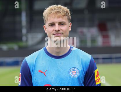 Kiel, Deutschland. Juli 2024. firo : 22.07.2024, Fußball, Fußball: 1.Bundesliga: Saison 2024/2025 Fotosession Holstein Kiel Finn Porath Portrait, Holstein Credit: dpa/Alamy Live News Stockfoto