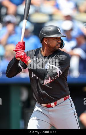 Kansas City, MO, USA. Juli 2024. Chicago White Sox ernannte den Hitter Eloy Jimenez (74) während eines Spiels gegen die Kansas City Royals im Kauffman Stadium in Kansas City, MO. David Smith/CSM/Alamy Live News Stockfoto