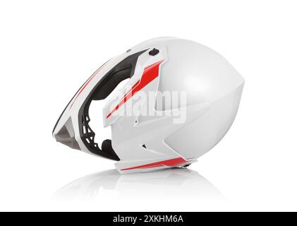 Neuer stylischer Motorradhelm isoliert auf weiß Stockfoto
