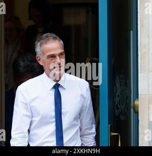 Whitehall London, Großbritannien. Juli 2024. Minister verlassen das Kabinettsbüro durch den Eingang von Whitehall. ABGEBILDET: RT Hon Peter Kyle, Staatsminister für Wissenschaft und Technologie BridgetCatterall/AlamyLiveNews Stockfoto