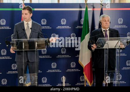 IL Ministro degli affari esteri Antonio Tajani, il Ministro degli Affari Esteri della Repubblica di Serbien, Marko Djuric in occasione dell'incontro tra i ministri degli esteri di Italia e Serbia tenutosi presso il Ministero degli affari esteri alla Farnesina a Roma, Martedì 23 Luglio 2024 (Foto Mauro Scrobogna/LaPresse) Außenminister Antonio Tajani, Außenminister der Republik Serbien, Marko Djuric, anlässlich des Treffens der Außenminister Italiens und Serbiens im Außenministerium der Farnesina in Rom am Dienstag Stockfoto