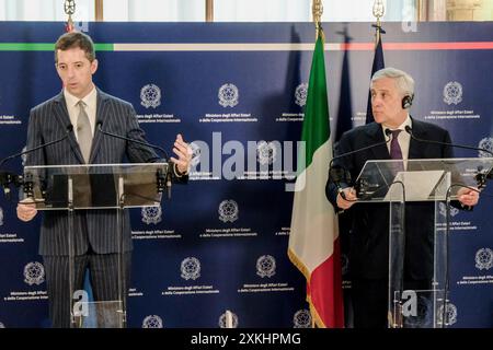 IL Ministro degli affari esteri Antonio Tajani, il Ministro degli Affari Esteri della Repubblica di Serbien, Marko Djuric in occasione dell'incontro tra i ministri degli esteri di Italia e Serbia tenutosi presso il Ministero degli affari esteri alla Farnesina a Roma, Martedì 23 Luglio 2024 (Foto Mauro Scrobogna/LaPresse) Außenminister Antonio Tajani, Außenminister der Republik Serbien, Marko Djuric, anlässlich des Treffens der Außenminister Italiens und Serbiens im Außenministerium der Farnesina in Rom am Dienstag Stockfoto