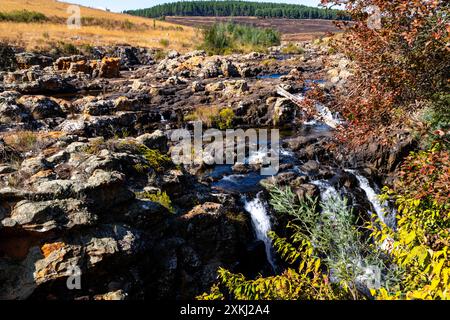 Blick auf die Lissabonner Wasserfälle entlang Südafrikas Panoramastraße in den Drakensberg Mountains. Stockfoto