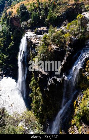Blick auf die Lissabonner Wasserfälle entlang Südafrikas Panoramastraße in den Drakensberg Mountains. Stockfoto