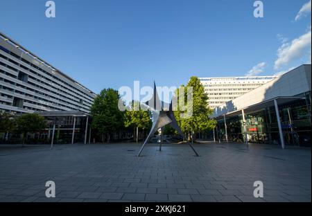 Die Skulptur Freundschaft der Nationen in der Prager Straße in Dresden Stockfoto