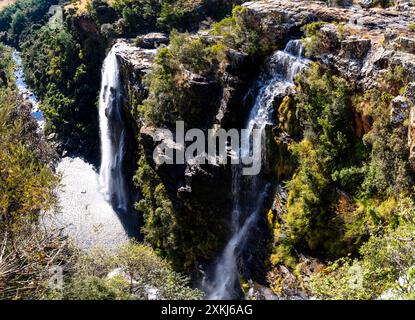Blick auf die Lissabonner Wasserfälle entlang Südafrikas Panoramastraße in den Drakensberg Mountains. Stockfoto