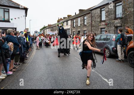 Lafrowda Day Festival Parade Going Underground St Just Penwith Cornwall Stockfoto