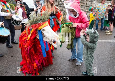 Lafrowda Day Festival Parade Going Underground St Just Penwith Cornwall Stockfoto