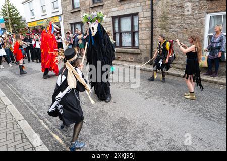 Lafrowda Day Festival Parade Going Underground St Just Penwith Cornwall Stockfoto