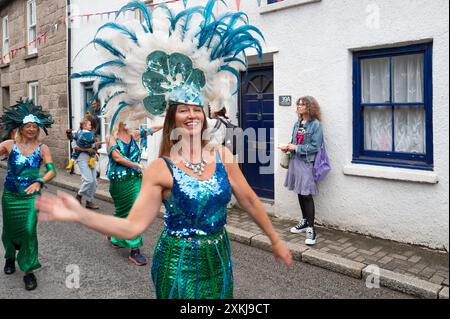 Lafrowda Day Festival Parade Going Underground St Just Penwith Cornwall Stockfoto