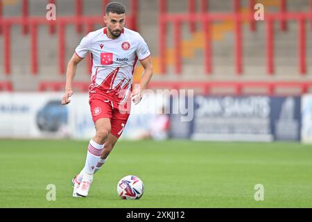 Nick |freeman (7 Stevenage) tritt am Dienstag, den 23. Juli 2024, während des Freundschaftsspiels zwischen Stevenage und Coventry City im Lamex Stadium in Stevenage vor. (Foto: Kevin Hodgson | MI News) Credit: MI News & Sport /Alamy Live News Stockfoto