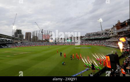 Die Spieler von Birmingham Phoenix kommen während des Hundert-Männer-Spiels im Kia Oval in London ins Feld. Bilddatum: Dienstag, 23. Juli 2024. Stockfoto