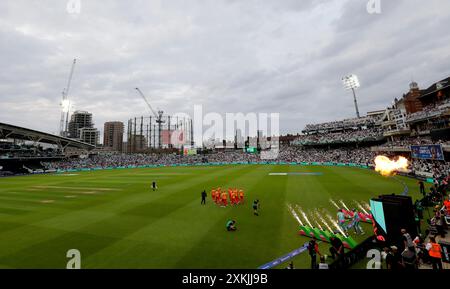 Die Spieler von Birmingham Phoenix kommen während des Hundert-Männer-Spiels im Kia Oval in London ins Feld. Bilddatum: Dienstag, 23. Juli 2024. Stockfoto