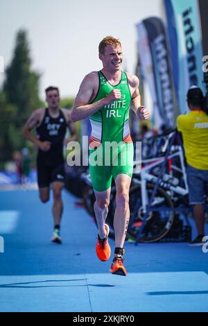 BALIKESIR, TURKIYE - 05. AUGUST 2023: Athleten, die in der Laufkomponente der Europa-Triathlon-Sprint- und Staffelmeisterschaften in Balikesir antreten Stockfoto