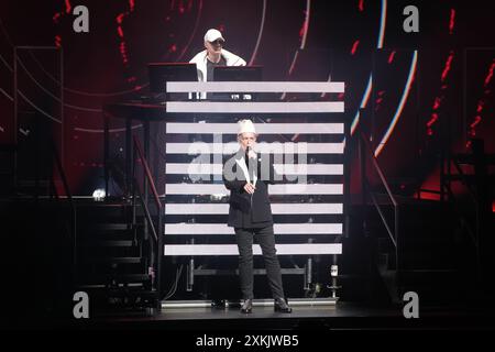 Die PET Shop Boys treten im Royal Opera House in London im Rahmen ihrer „Dreamworld: The Greatest Hits Live“-Tour auf. Bilddatum: Dienstag, 23. Juli 2024. Stockfoto