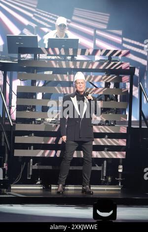 Die PET Shop Boys treten im Royal Opera House in London im Rahmen ihrer „Dreamworld: The Greatest Hits Live“-Tour auf. Bilddatum: Dienstag, 23. Juli 2024. Stockfoto