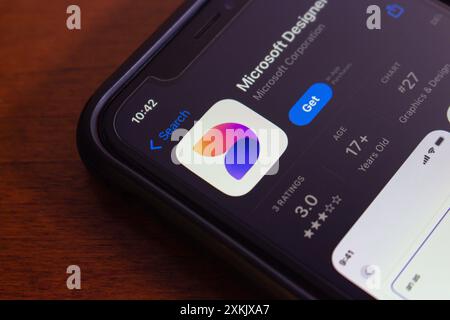 Microsoft Designer App im App Store angezeigt. Microsoft Designer ist ein Grafikdesign-Tool von Microsoft zur Erstellung von Präsentationen und visuellen Inhalten Stockfoto