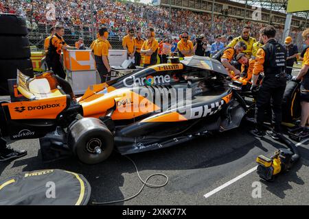Mogyorod, Ungarn. Juli 2024. Formel 1 großer Preis von Ungarn in Hungaroring, Ungarn. Im Bild: McLaren MCL38 von Lando Norris (GBR) vor dem Start des Rennens in der Startaufstellung © Piotr Zajac/Alamy Live News Stockfoto