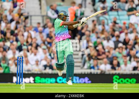 LONDON, VEREINIGTES KÖNIGREICH. 23. Juli, 24. Tawanda Muyeye von Oval Invincibles in Aktion während der Hundred - Oval Invincibles vs Birmingham Phoenix am Dienstag, den 23. Juli 2024 in LONDON ENGLAND. Quelle: Taka Wu/Alamy Live News Stockfoto