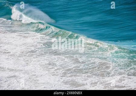 Mächtige Wellen brechen an der Byron Bay in New South Wales, Australien, ab Stockfoto