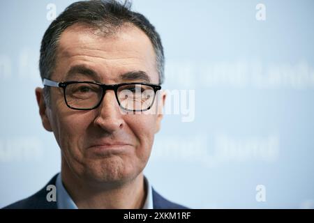 13.05.2024, Deutschland, Berlin, Berlin - Cem Oezdemir, Bundesminister für Ernährung und Landwirtschaft, bei der Pressekonferenz in seinem ministerium für Forstwirtschaft Stockfoto