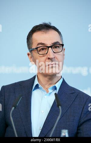 13.05.2024, Deutschland, Berlin, Berlin - Cem Oezdemir, Bundesminister für Ernährung und Landwirtschaft, bei der Pressekonferenz in seinem ministerium zum 2023 Stockfoto