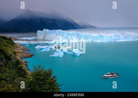 10.03.2024, Argentinien, Patagonien, El Calafate - Perito Moreno Gletscher im Los Glaciares Nationalpark. Der Perito Moreno Gletscher ist Teil des Pat Stockfoto