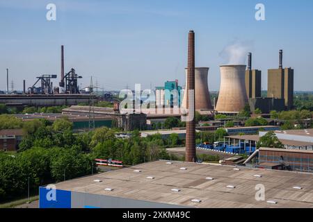 02.05.2024, Deutschland, Nordrhein-Westfalen, Duisburg - Industrielandschaft im Ruhrgebiet, HKM Stahlwerk, mit Hochöfen, Duisburg-Huckingen Stockfoto