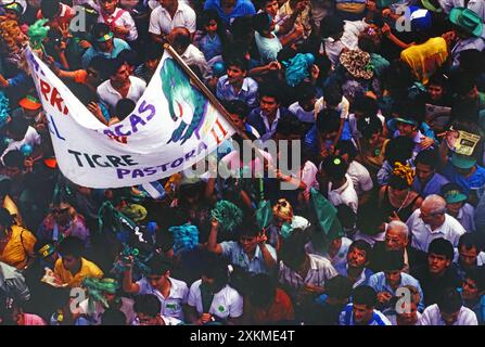 Nach der zweiten Amtseinführung von Carlos Andrés Pérez als Präsident Venezuelas fand die Amtseinführung am 2. Februar 1989 statt. Am 27. Februar 1989 begann eine Protestwelle am Stadtrand von Caracas, die sich später in ganz Venezuela ausbreitete und große Störungen verursachte. Für diejenigen, die ein solches Ereignis erlebt haben, war es der Tag, an dem ein tapferes Volk von den Hügeln herunterkam, mit der festen Absicht, zu kämpfen. Gegen eine repressive Regierung. Stockfoto