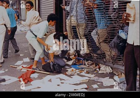 Nach der zweiten Amtseinführung von Carlos Andrés Pérez als Präsident Venezuelas fand die Amtseinführung am 2. Februar 1989 statt. Am 27. Februar 1989 begann eine Protestwelle am Stadtrand von Caracas, die sich später in ganz Venezuela ausbreitete und große Störungen verursachte. Für diejenigen, die ein solches Ereignis erlebt haben, war es der Tag, an dem ein tapferes Volk von den Hügeln herunterkam, mit der festen Absicht, zu kämpfen. Gegen eine repressive Regierung. Stockfoto