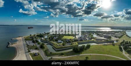 Aus der Vogelperspektive von Fort Monroe, ehemaliger Militärstandort in Hampton, Virginia, Old Point Comfort, der den Eingang zur Bucht mit sieben Bastionen schützt Stockfoto