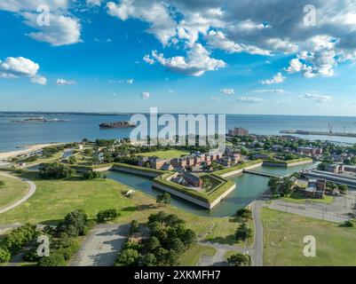 Aus der Vogelperspektive von Fort Monroe, ehemaliger Militärstandort in Hampton, Virginia, Old Point Comfort, der den Eingang zur Bucht mit sieben Bastionen schützt Stockfoto