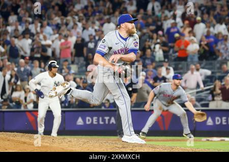 Bronx, Usa. Juli 2024. Der New York Mets Pitcher Jake Diekman wirft am Dienstag, den 23. Juli 2024, in New York City einen Platz im neunten Inning gegen die New York Yankees. Die Mets besiegten die Yankees mit 3:2. Foto: John Angelillo/UPI Credit: UPI/Alamy Live News Stockfoto