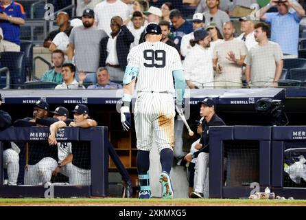 Bronx, Usa. Juli 2024. New York Yankees Aaron Judge schlägt im 9. Inning gegen die New York Mets im Yankee Stadium am Dienstag, den 23. Juli 2024 in New York City. Die Mets besiegten die Yankees mit 3:2. Foto: John Angelillo/UPI Credit: UPI/Alamy Live News Stockfoto