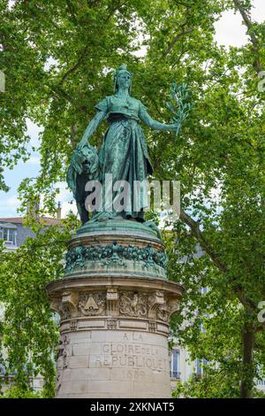 Lyon, Frankreich. 6.11.24. Allegorie der Französischen Republik von Emile Edmond Peynot seit 1889 in Place Carnot. Stockfoto