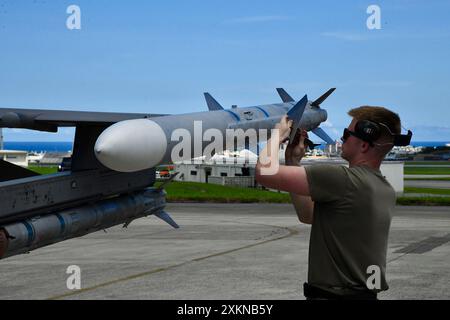 Eine Besatzung der 179th Fighter Generation Squadron, Kadena Air Base, Japan, nahm am 2. Quartal der 18th Maintenance Group Teil Stockfoto