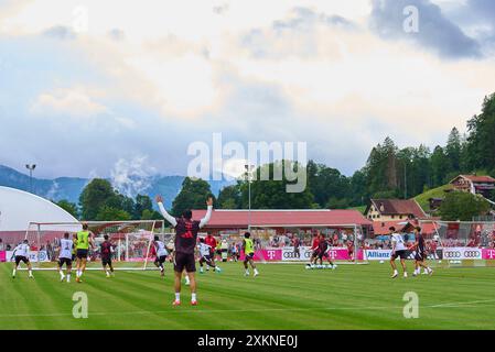 FCB Team mit Josip Stanisic, FCB 44 MinJae Kim, Min-Jae Kim , FCB 3 Gabriel Vidovic, FCB 32 Sacha Boey, FCB 23, Leon GORETZKA, FCB 8 im FC BAYERN MÜNCHEN Trainingslager 1.Deutsche Fußball Liga , in Rottach-Egern, Tegernsee, 22. Juli 2024 Saison 2024/2025, FCB, Fotograf: Peter Schatz Stockfoto