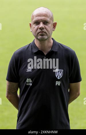 ALMELO, 23.07.2024, Asito stadion. Niederländischer Fußball, Eredivisie, Photocall Heracles Almelo Saison 2024/2025. Heracles Staff Peter Reekers Credit: Pro Shots/Alamy Live News Stockfoto