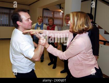 Frauen und ihre Selbstverteidigung, Vorbereitung auf Gewalttaten Frauen und ihre Selbstverteidigung Stockfoto