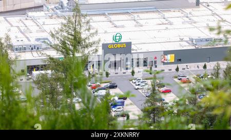 Die GLOBUS Filiale, Markthalle in Siegen an der Eiserfelder Straße mit Logo. Globus Markthalle am 24.07.2024 in Siegen/Deutschland *** der GLOBUS Store, überdachter Markt in Siegen an der Eiserfelder Straße mit Logo Globus Markthalle am 24 07 2024 in Siegen Stockfoto