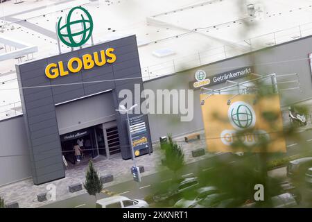 Die GLOBUS Filiale, Markthalle in Siegen an der Eiserfelder Straße mit Logo. Globus Markthalle am 24.07.2024 in Siegen/Deutschland *** der GLOBUS Store, überdachter Markt in Siegen an der Eiserfelder Straße mit Logo Globus Markthalle am 24 07 2024 in Siegen Stockfoto