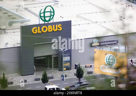 Die GLOBUS Filiale, Markthalle in Siegen an der Eiserfelder Straße mit Logo. Globus Markthalle am 24.07.2024 in Siegen/Deutschland *** der GLOBUS Store, überdachter Markt in Siegen an der Eiserfelder Straße mit Logo Globus Markthalle am 24 07 2024 in Siegen Stockfoto