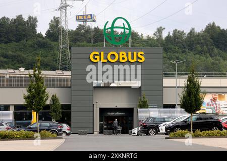 Die GLOBUS Filiale, Markthalle in Siegen an der Eiserfelder Straße mit Logo. Globus Markthalle am 24.07.2024 in Siegen/Deutschland *** der GLOBUS Store, überdachter Markt in Siegen an der Eiserfelder Straße mit Logo Globus Markthalle am 24 07 2024 in Siegen Stockfoto