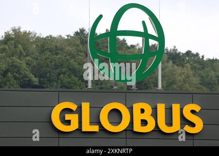 Die GLOBUS Filiale, Markthalle in Siegen an der Eiserfelder Straße mit Logo. Globus Markthalle am 24.07.2024 in Siegen/Deutschland *** der GLOBUS Store, überdachter Markt in Siegen an der Eiserfelder Straße mit Logo Globus Markthalle am 24 07 2024 in Siegen Stockfoto