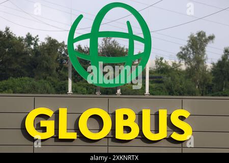 Die GLOBUS Filiale, Markthalle in Siegen an der Eiserfelder Straße mit Logo. Globus Markthalle am 24.07.2024 in Siegen/Deutschland *** der GLOBUS Store, überdachter Markt in Siegen an der Eiserfelder Straße mit Logo Globus Markthalle am 24 07 2024 in Siegen Stockfoto