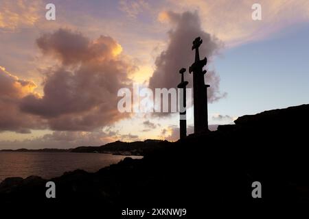 Schwert in Felsen Denkmal am Hafrsfjord Norwegen Viking Stavanger Sverd i Fjell Rogaland Norge Norsk historische Attraktion Stockfoto