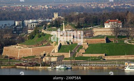 Belgrad, Serbien - 23. März 2013: Luftaufnahme des Victor Monuments auf der Kalemegdan Festung Historisches Wahrzeichen in der Hauptstadt am Frühlingnachmittag. Stockfoto