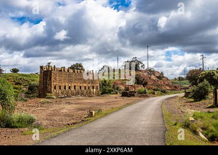 Blick auf die verlassene Mine im Dorf Minas de Sao Domingos in Alentejo Portugal. Stockfoto